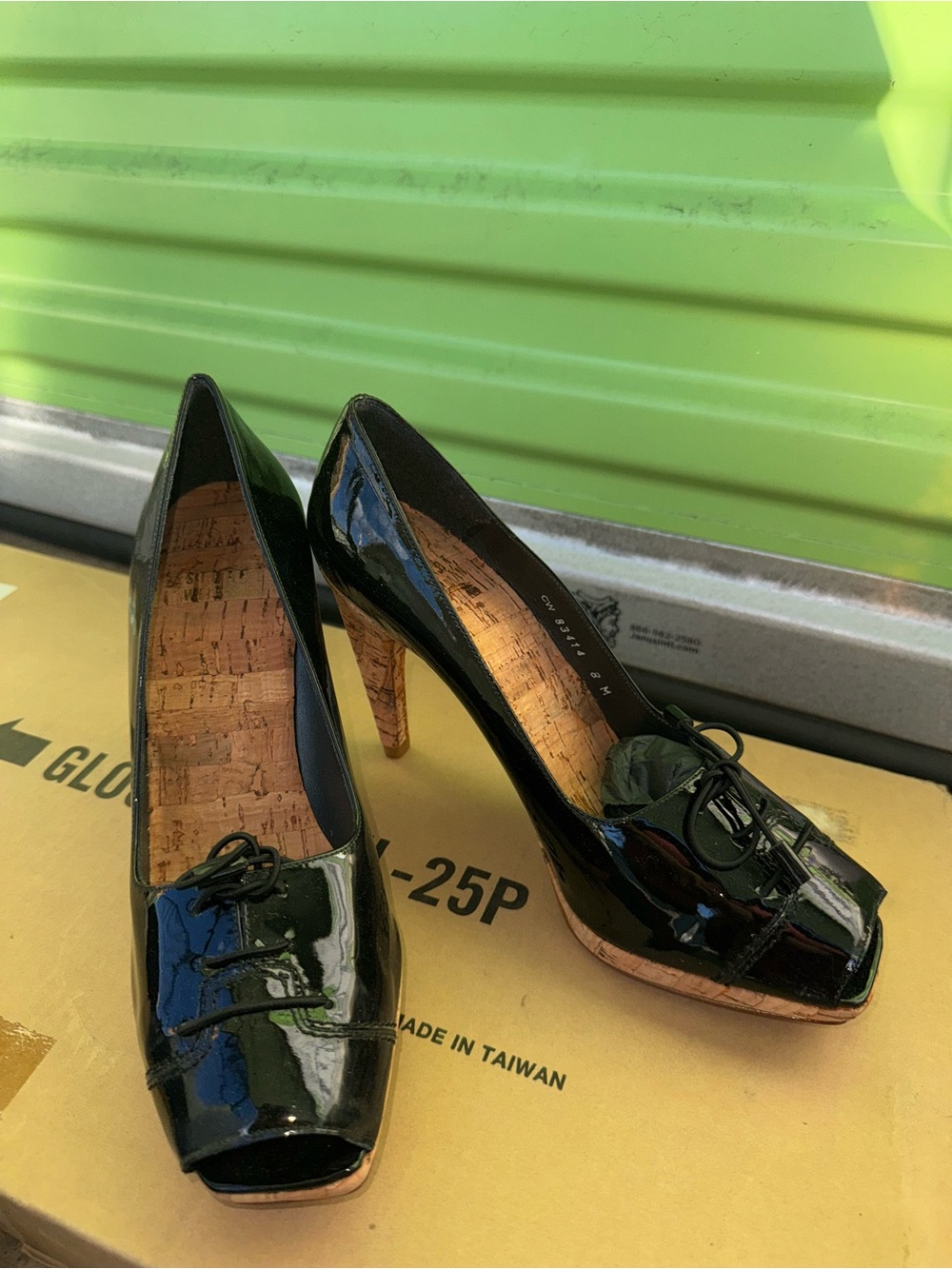 STUART WEITZMAN VINCI Black Patent Leather Designer Pumps 8 M New